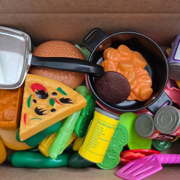 Vintage Lot of Play Food Desserts, Canned Goods, Veggies, and Pans - Picture 13 of 13